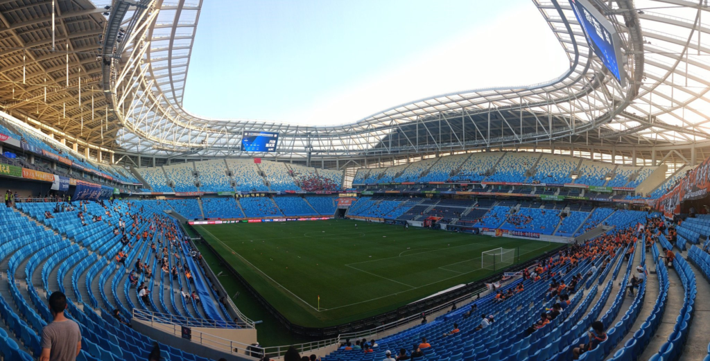 Asosiasi Sepak Bola China (CFA) resmi merilis Stadion Qingdao sebagai kandang dalam menjamu Timnas Indonesia pada babak ketiga Kualifikasi Piala Dunia 2026